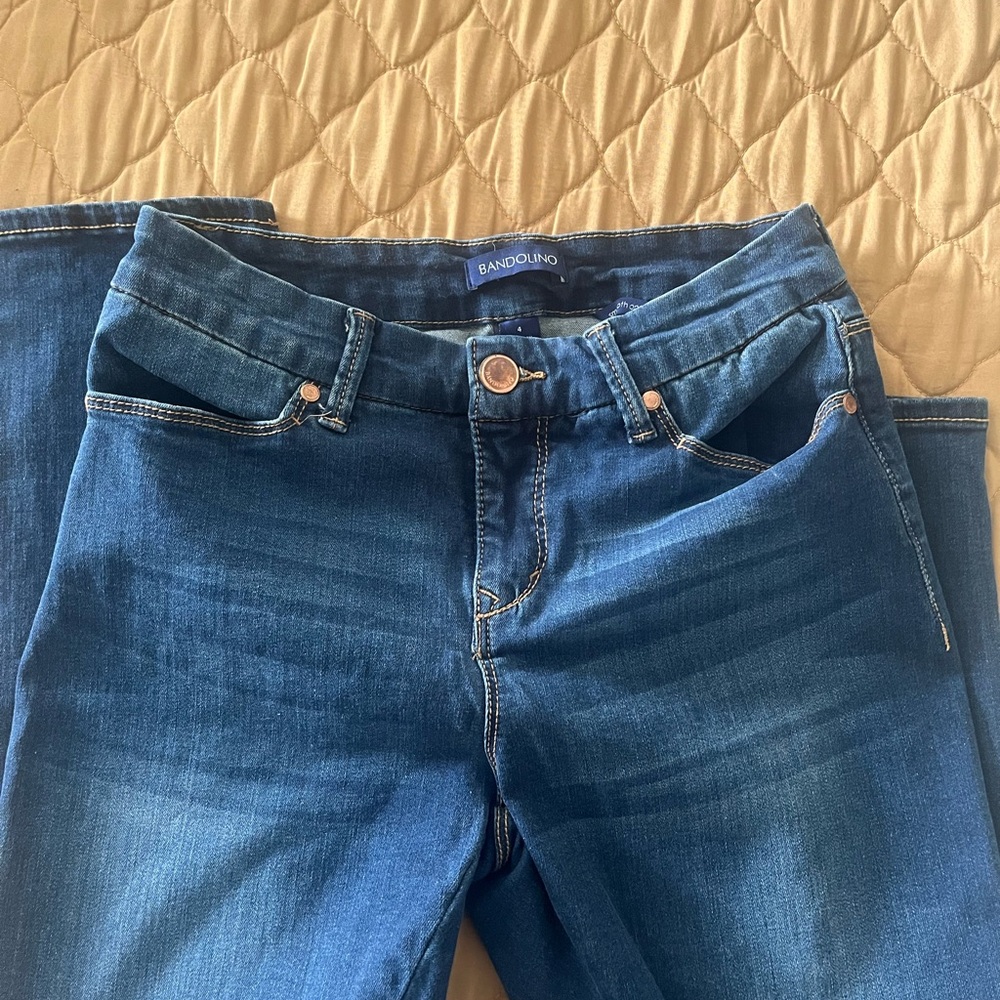 Skinny jeans size 4 Bandolino smooth operator. Barely worn.